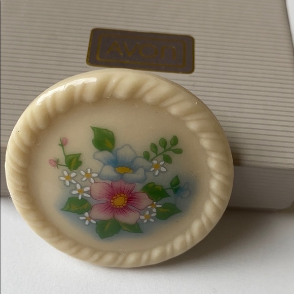 Vintage Avon Spring Bouquet Pin - Picture 3 of 4